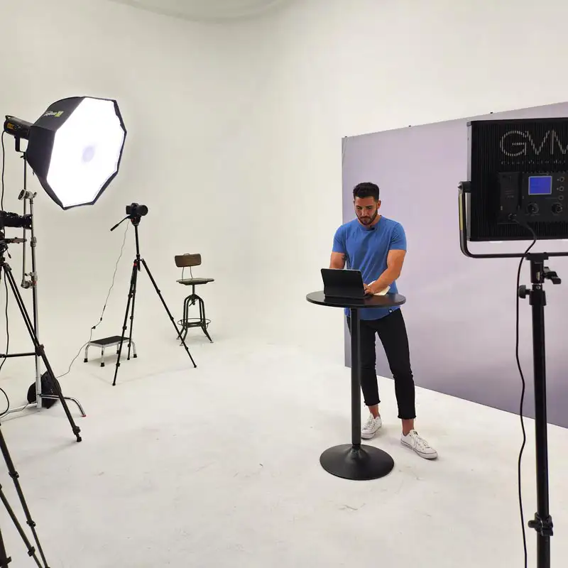 make it urs – elevate your brand with unique storytelling